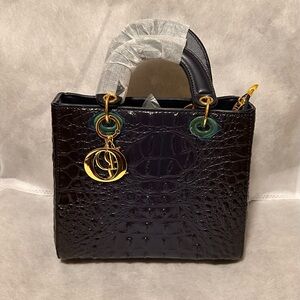 Elegant Black Crocodile Pattern Handbag